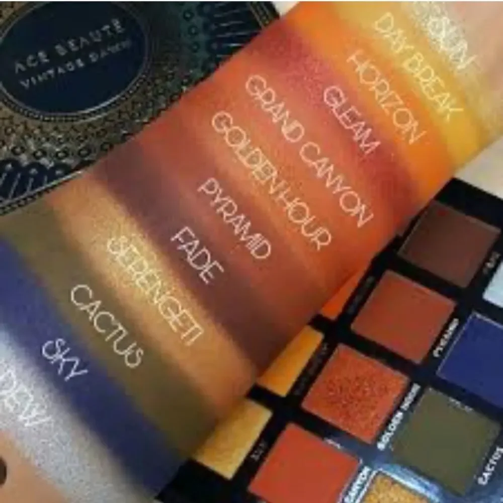 Ace Beaute Vintage Dawn Eyeshadow Palette NIB vibrant colors absolutely stunning